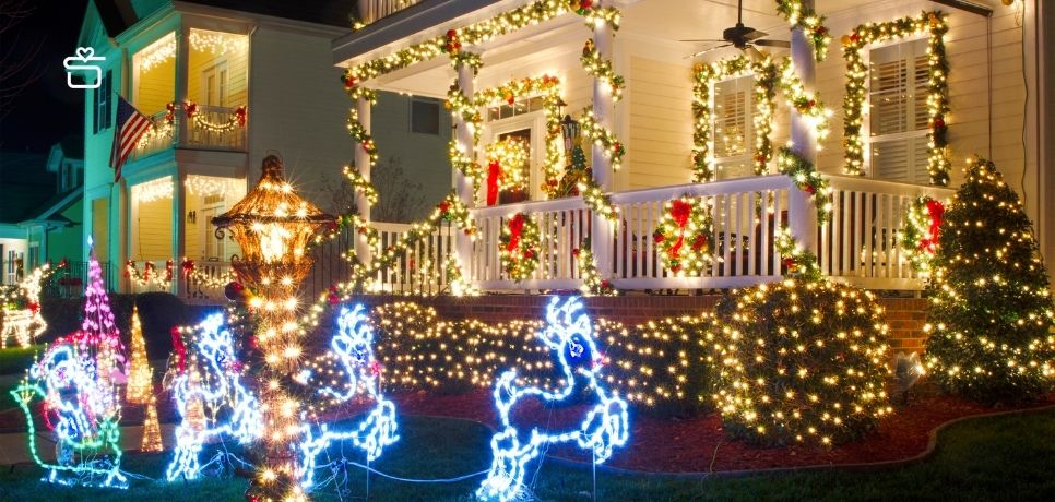 noel, noel ışıkları, noel ağacı, noel süslemesi içeren bir resimYapay zeka tarafından oluşturulan içerik yanlış olabilir.