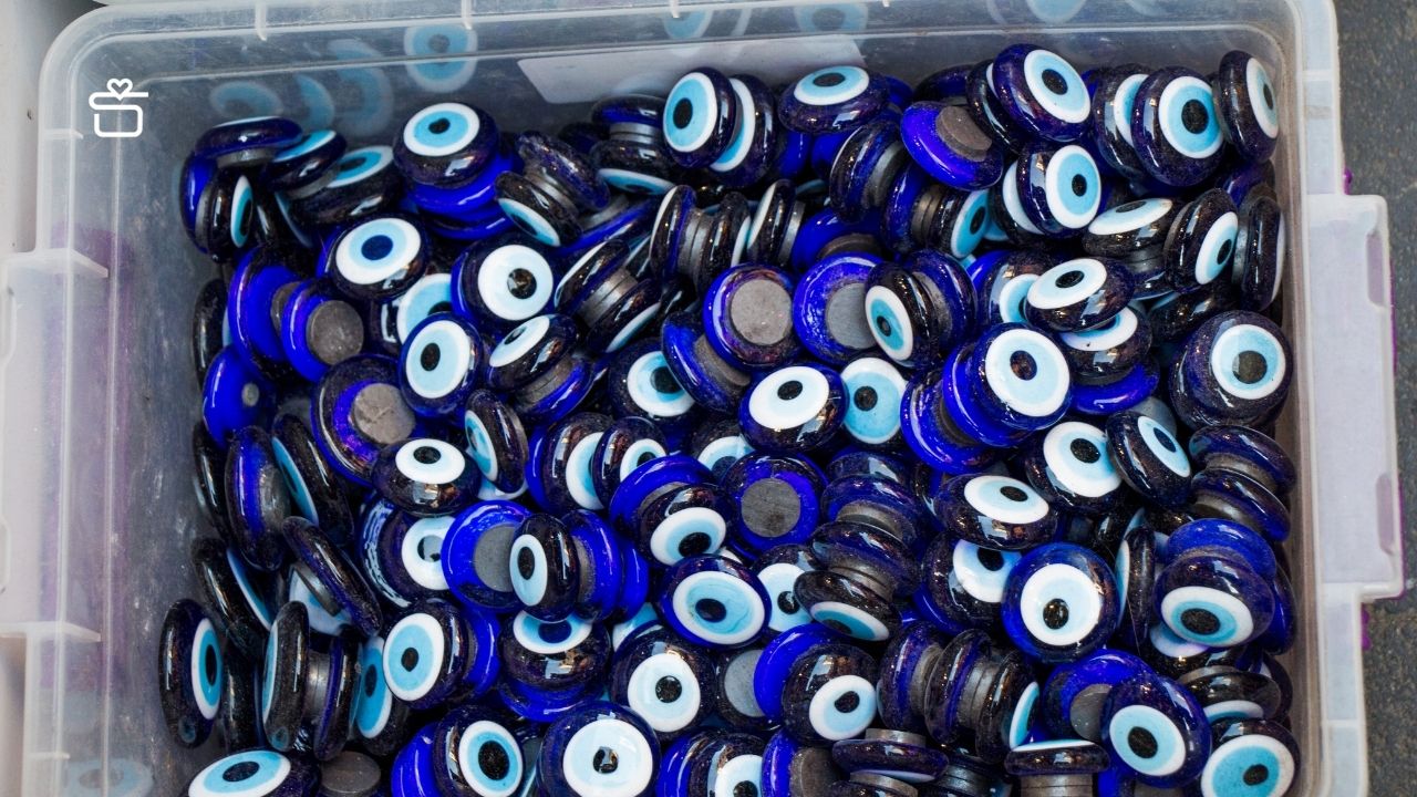 alkolsüz içki, plastik, mavi, sanat içeren bir resimYapay zeka tarafından oluşturulan içerik yanlış olabilir.