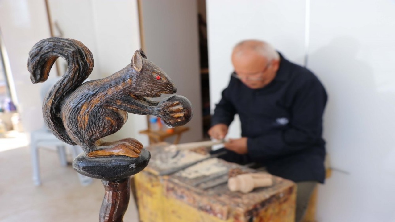 heykel, kişi, şahıs, duvar, sanat içeren bir resimYapay zeka tarafından oluşturulan içerik yanlış olabilir.