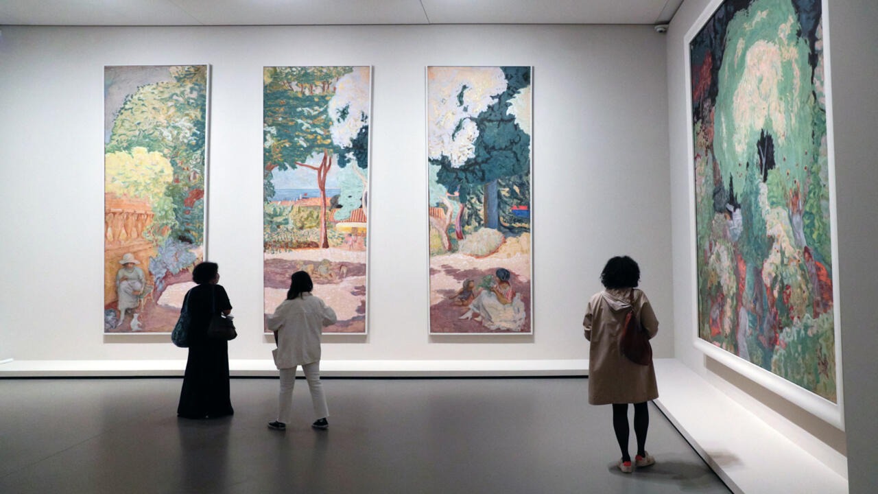galeri, sahne, Sanat galerisi, oda içeren bir resimYapay zeka tarafından oluşturulan içerik yanlış olabilir.