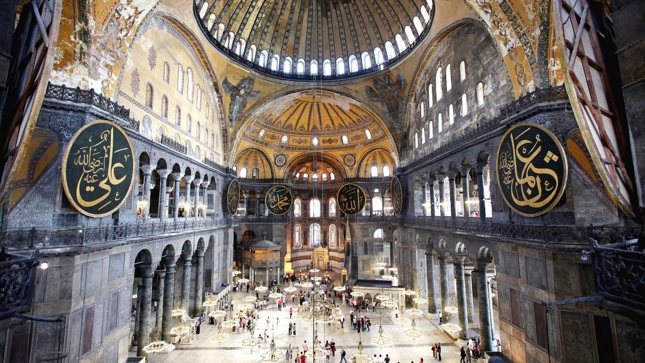 kilise, katedral, bina, kutsal yerler içeren bir resimYapay zeka tarafından oluşturulan içerik yanlış olabilir.